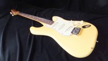 STANDARD STRATOCASTER 【エレキギター】